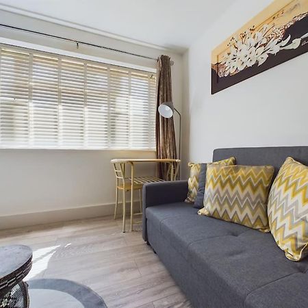 Fabulous Quiet Chelmsford Apartment - Free Parking Kültér fotó