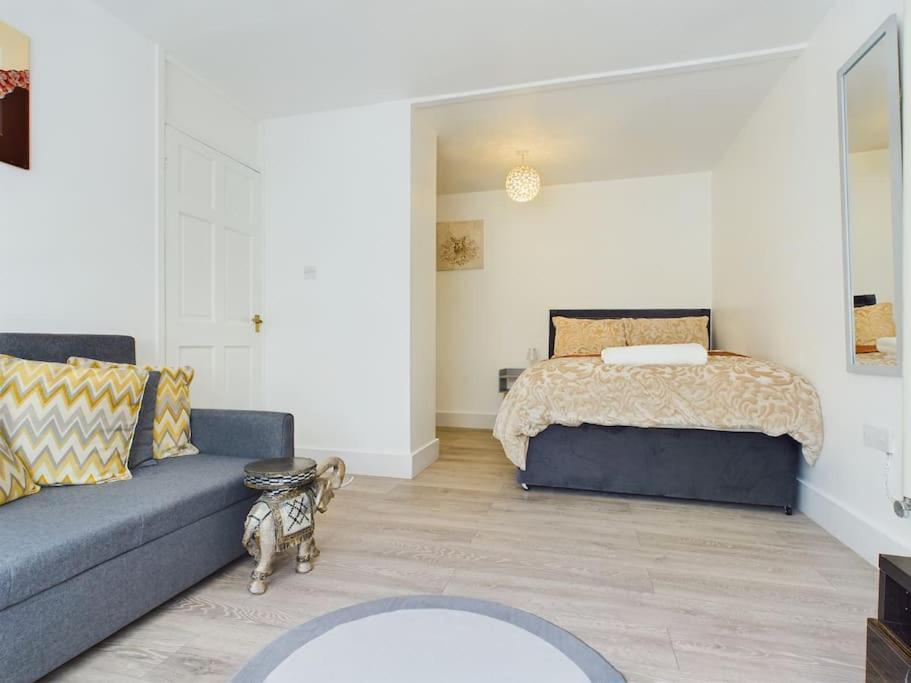 Fabulous Quiet Chelmsford Apartment - Free Parking Kültér fotó
